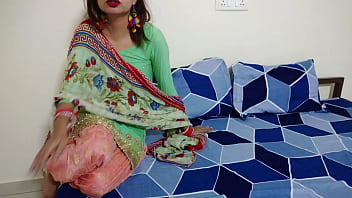 Indian aunty seduces and gets fucked in homemade video