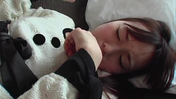 Amateur Japanese couple wakes up and enjoys homemade squirting